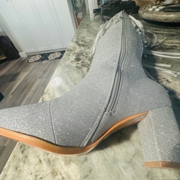 BRAND NEW NEVER WORN SEXY SPARKLY SILVER CUT OUT BOOTS - EU 41 - US SIZE 9.5/10 - Picture 6 of 16